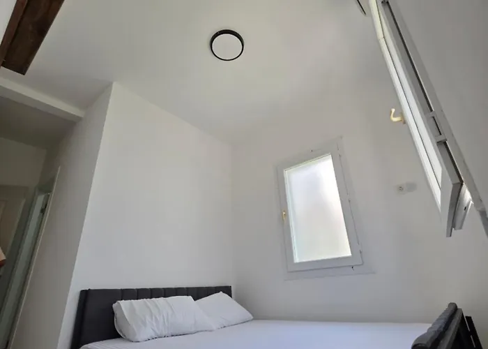 The Cranberries Hostal